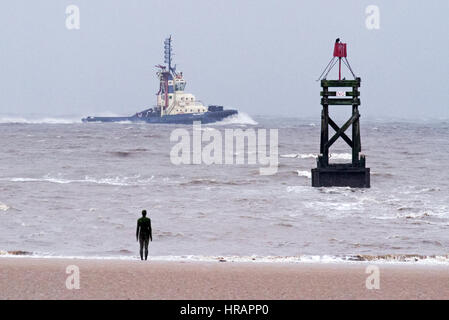 Großbritannien Wetter, Crosby, Merseyside. 28. Februar 2017.   Schlechtes Wetter schlägt die Nord-West-Küste an Crosby nr Liverpool.  Mit der Aussicht auf kräftige Schauer Erhöhung der Frequenz durch den Morgen, und verschmelzen in einer längeren Bann Regen im Laufe des Tages. Drehen windig am späten Nachmittag, besonders in der Nähe der Küste und Gefühl eher kühl.  Bildnachweis: Cernan Elias/Alamy Live-Nachrichten Stockfoto