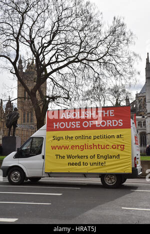 Parliament Square, London, UK. 28. Februar 2017. Ein van fährt um Bundesplatz für eine Online-Petition zur Abschaffung des House Of Lords. Bildnachweis: Matthew Chattle/Alamy Live-Nachrichten Stockfoto