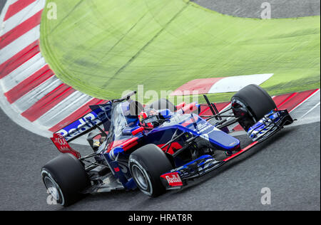 Barcelona, Spanien. 28. Februar 2017. Russische Formel1 Rennfahrer Daniil Kvyat von Toro Rosso bei einer Testfahrt in der Formel1 pre-Season Tests auf der Rennstrecke Circuit de Catalunya in Barcelona, Spanien, 28. Februar 2017. Alle Formel-1-Teams testen ihre neuen Autos in den nächsten zwei Wochen. Die neue Formel1 Saison startet am 26. März 2017 in Australien. Foto: Jens Büttner/Dpa-Zentralbild/Dpa/Alamy Live News Stockfoto