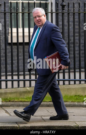 Downing Street, London, UK. 28. Februar 2017. Vorsitzender der konservativen Partei kommt Patrick McLoughlin an der Downing Street für die wöchentlichen Kabinettssitzung. Bildnachweis: Dinendra Haria/Alamy Live-Nachrichten Stockfoto