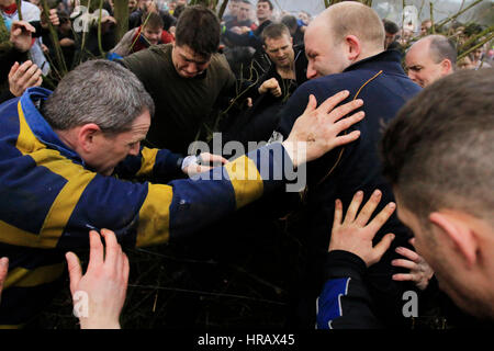 Ashbourne, UK. 28. Februar 2017. Königliche Fasching Fußball, Ashbourne, 28. Februar 2017. Bildnachweis: Richard Holmes/Alamy Live-Nachrichten Stockfoto