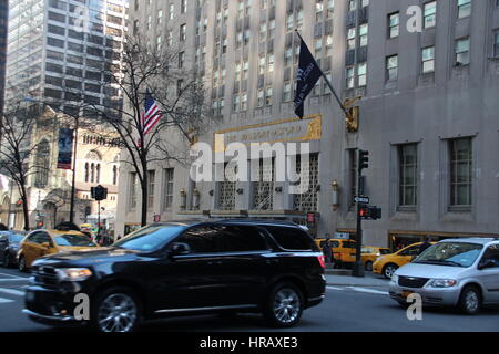 New York, USA. 28. Februar 2017. Die Fassade des Waldorf Astoria Hotel in New York, USA, 28. Februar 2017. Foto: Christina Horsten/Dpa/Alamy Live News Stockfoto