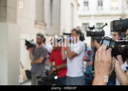 La Plata, Argentinien. 28. Februar 2017. Massenmedien Kameras warten auf der Pressekonferenz. Bildnachweis: Federico Julien/Alamy Live-Nachrichten Stockfoto