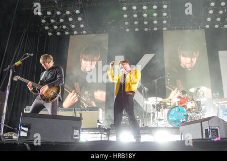 Brighton, UK. 28. Februar 2017. Brighton, England Kaiser Chiefs führen Sie live auf der Bühne an der Brighton Centre, England. © Jason Richardson / Alamy Live News Stockfoto
