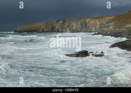 Trebarwith Strand, Nordcornwall, Wintersturm Stockfoto