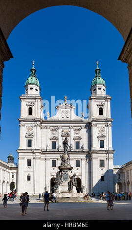 Salzburger Dom, Domplatz, Salzburg, Österreich Stockfoto