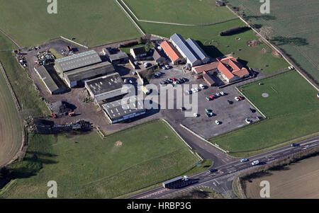 Luftaufnahme des Mainsgill Hofladen auf die A66 in der Nähe von Richmond, Yorkshire, Großbritannien Stockfoto