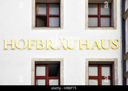 München, Deutschland - 18. Mai 2016: Schild des Hofbrauhaus Bierstube in München Stockfoto