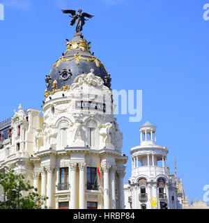 MADRID, Spanien - 1. September 2016: Kuppel des Metropolis Gebäude an der Ecke Calle de Alcalá und Gran Via in Madrid Stockfoto