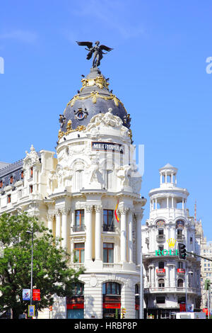 MADRID, Spanien - 1. September 2016: Metropolis Gebäude an der Ecke Calle de Alcalá und Gran Via in Madrid Stockfoto