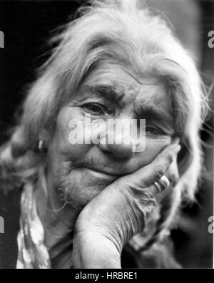 Alte Zigeunerin Sarah Locke im Jahr 1964 Sie starb im Jahr 1984 im Alter von 104 Jahren. 1960s Elderly romany Traveller Britain UK England Englisch Stockfoto