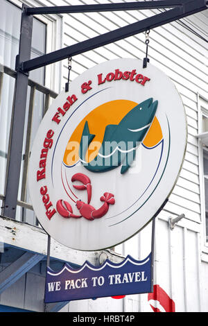 Zeichen frei Palette Fisch & Hummer Markt Portland Harbor Winter Eis Portland Maine New England USA Stockfoto