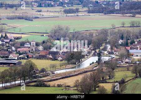 Blick von Vandenesse-En-Auxois Zitadelle Chateauneuf-En-Auxois, Burgund, Frankreich Stockfoto