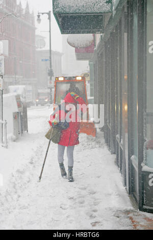 Schneesturm downtown Portland Maine Bürgersteig Pflug Winter Sturm Schnee New England USA Wetter kaltes Eis winter Stockfoto