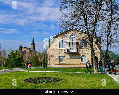 Heiligen Himmelfahrt Kloster, Russland - 5. April 2012: Kloster der Heiligen Dormitio, Aussehen des Klosters und der Nähe. Stockfoto
