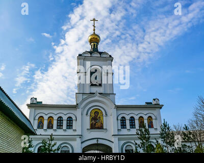 Heiligen Himmelfahrt Kloster, Russland - 5. April 2012: Kloster der Heiligen Dormitio, Aussehen des Klosters und der Nähe. Stockfoto