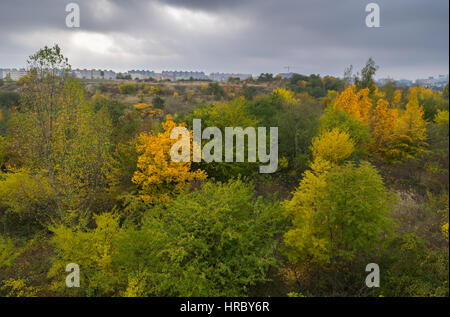 Herbst in Prag Stodůlky, getrübt Hurka Metro Station, Prag, Wohnzone Hurka, Nove Butovice, Tschechische Republik, Europa Tschechien Stockfoto