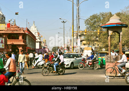 Überfüllt und Verkehr verpackt Welt berühmten Markt Chandni Chowk Delhi Stockfoto