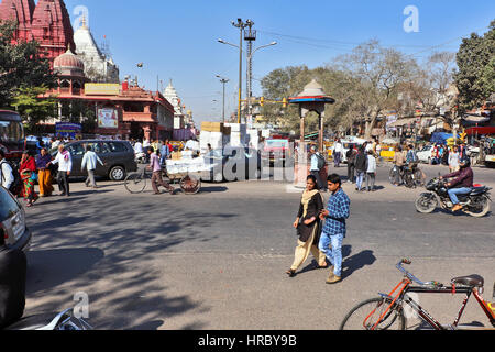 Überfüllt und Verkehr verpackt Welt berühmten Markt Chandni Chowk Delhi Stockfoto