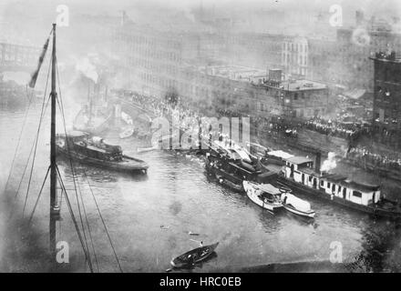 SS-Eastland aufgehoben in Chicago River, 24. Juli 1915 Stockfoto