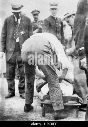 Wiederbelebung eines Opfers SS Eastland, 24. Juli 1915 Stockfoto