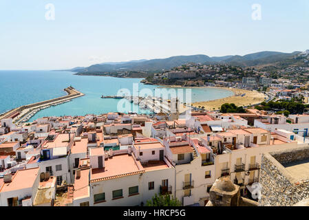 Panoramische Luftaufnahme von Papa Luna Burg von Peñiscola Stadt In Spanien Stockfoto