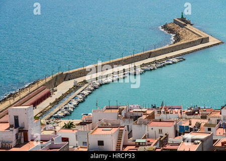 Panoramische Luftaufnahme von Papa Luna Burg von Peñiscola Stadt In Spanien Stockfoto