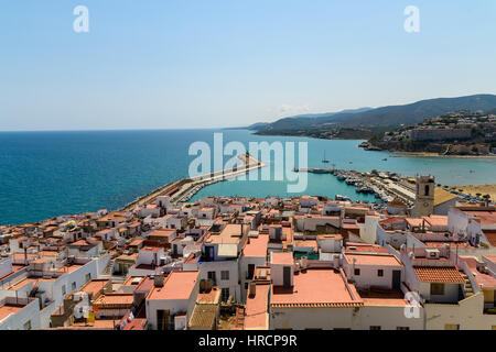 Panoramische Luftaufnahme von Papa Luna Burg von Peñiscola Stadt In Spanien Stockfoto