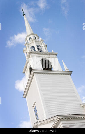 Der Turm der erste religiöse Gesellschaft Unitarian Universalist Kirche in der Innenstadt von Newburyport, MA (Cape Ann).   Gegründet im Jahre 1725 Stockfoto
