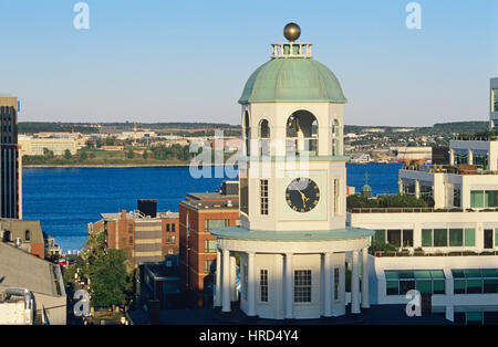 Blick auf den Old Town Clock und Downtown Halifax aus der Citadel Halifax, Nova Scotia, Kanada Stockfoto