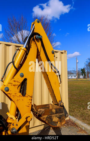 Bagger-Maschine im Bau Website blauen Himmelshintergrund Stockfoto