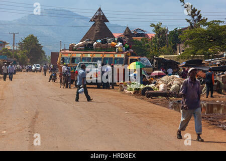 Nairobi, Kenia - 07 Januar 2013 viele Menschen außerhalb, Menschen in Kenia Stockfoto