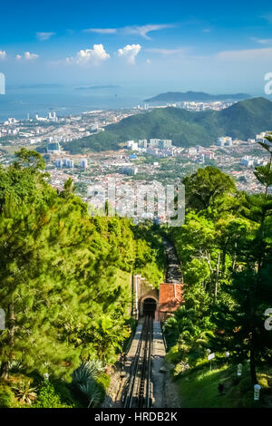 Berühmte Funnicular hinauf Pennang Hill in Malaysia mit spektakulärem Blick von oben Stockfoto