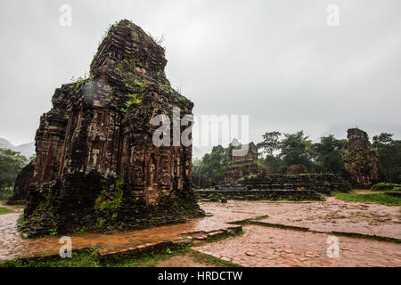 My Son Ruinen & Sanctuary sind in einem kleinen Tal in der Provinz Quang Nam, etwa 40 km von Hoi An Stadt gesetzt. Die Cham-Ruinen in Viet Nam besitzt meines Sohnes Stockfoto