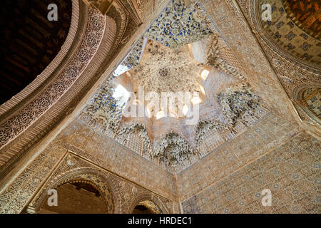 Arabesque maurische Architektur Interieur des Palacios Nazaries, Alhambra de Granada, Granada, Andalusien, Spanien, Europa Stockfoto