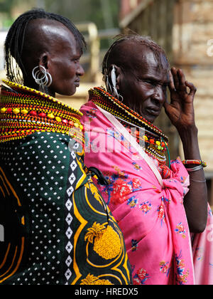 MARARAL, Kenia - Juli 04: Afrikanerin aus dem Turkana-Stamm auf dem Markt in der Mararal Stadt in Kenia, Mararal im 4. Juli 2013 Stockfoto