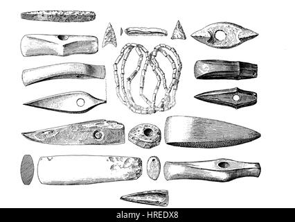 Waffen, Schmuck und Gebrauchsgegenstände aus der Steinzeit, Deutschland, Reproduktion von einem Holzschnitt aus dem 19. Jahrhundert, 1885 Stockfoto