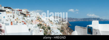 Das schöne Dorf Oia auf Santorin, Griechenland. Stockfoto