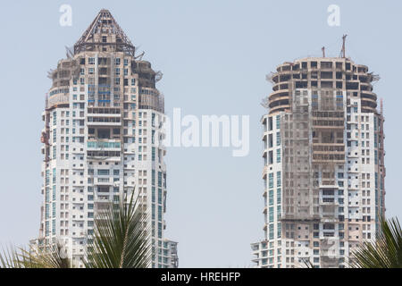 Bau- und Kontrast, der Aufbau, Entwicklung, in Mahalakshmi, Fläche, von Mumbai, Bombay, Maharashtra, Indien, Indian, Asia, asiatisch. Stockfoto