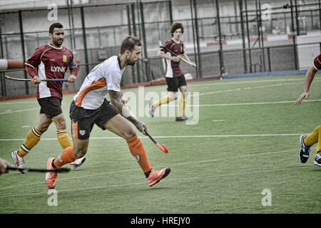 Gibraltar Hockey - Grammatiker HC spielen Testspiel gegen San Fernando HC von Cadiz. Gareth Henwood (San Fernando) von der Gibraltar nationalen hocke Stockfoto