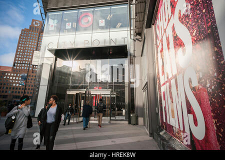 City-Point Einkaufszentrum in Downtown Brooklyn in New York auf Samstag, 25. Februar 2017. (© Richard B. Levine) Stockfoto