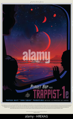 Ein NASA-Plakat fördern die Entdeckung des Planeten, möglich Leben unterstützen zu kann. Etwa 40 Lichtjahre von der Erde aus ein Planeten namens TRAPPISTEN-1e bietet eine atemberaubende Aussicht: brillante Objekte in einem roten Himmel, wie größere und kleinere Versionen von unseren eigenen Mond droht. Aber das sind keine Monde. Sie sind anderen erdähnlichen Planeten in einem spektakulären Planetensystem außerhalb unserer eigenen. Diese sieben felsigen Welten drängen sich um ihre kleine, dunkle, rote Stern, wie eine Familie um ein Lagerfeuer. Einer von ihnen könnte Hafen flüssiges Wasser, aber die Erde hier gezeigte vierte aus der TRAPPISTEN-1-Star ist in der habitablen Zone, th Stockfoto