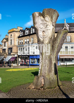 Baum-Skulptur zum Gedenken an die Yorkshire Grand Abfahrt der Tour de France Harrogate North Yorkshire England 2014 Stockfoto