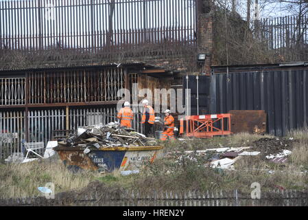 Liverpool, UK, 1. März 2017. Hauptbahnhof in Liverpool hat ein Wand Zusammenbruch verursacht Steinen und Schutt zu verschütten auf die Strecke geschlossen. W Stockfoto