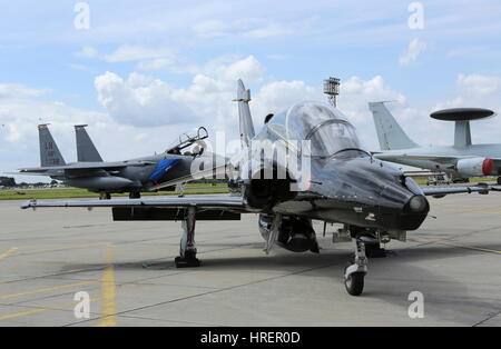 RAF BAe Systems Hawk T TMk2 aus die OCU im RAF Valley in Anglesey auf dem Display an RAF Coningsby, Lincolnshire Stockfoto