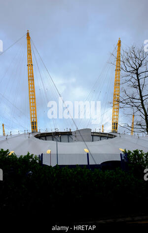 Millennium Dome, jetzt benannt O2, neben der Themse in Greenwich, London, England. Stockfoto