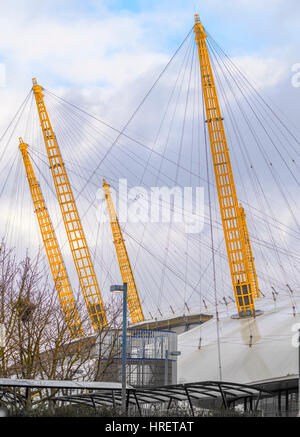 Millennium Dome, jetzt benannt O2, neben der Themse in Greenwich, London, England. Stockfoto