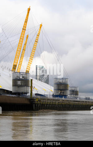 Millennium Dome, jetzt benannt O2, neben der Themse in Greenwich, London, England. Stockfoto