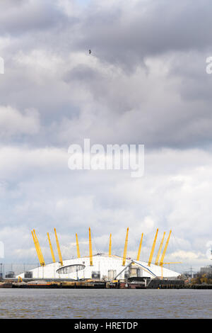 Millennium Dome, jetzt benannt O2, neben der Themse in Greenwich, London, England. Stockfoto