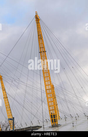 Millennium Dome, jetzt benannt O2, neben der Themse in Greenwich, London, England. Stockfoto